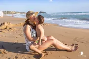bacio-tra-mamma-e-bambino-foto-al-mare