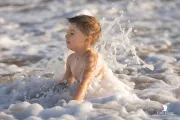 foto-al-mare-bambino-che-gioca