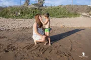 ritratto-mamma-e-figlio-in-spiaggia-agrigento