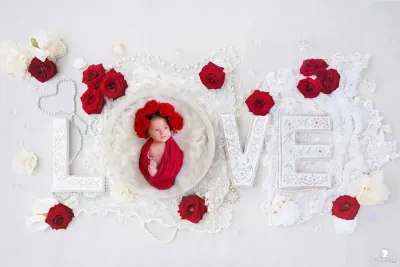 newborn-composizione-cuore-rose-servizio-newborn-agrigento.webp