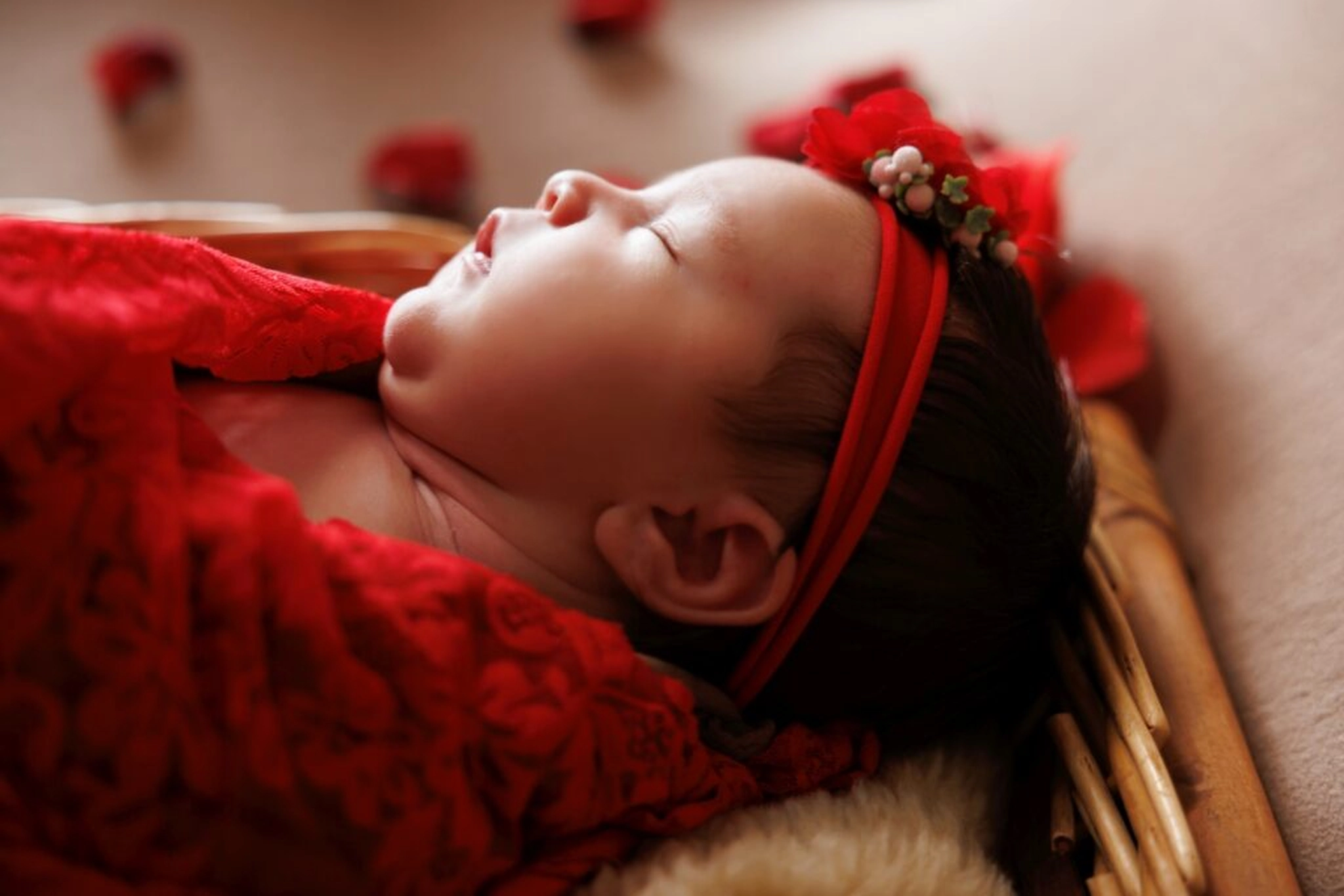 servizio fotografico newborn Agrigento – neonato addormentato in posa